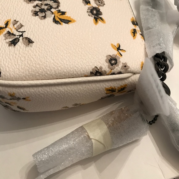 Beautiful Authentic COACH Leather & charm wristlet - Picture 4 of 6